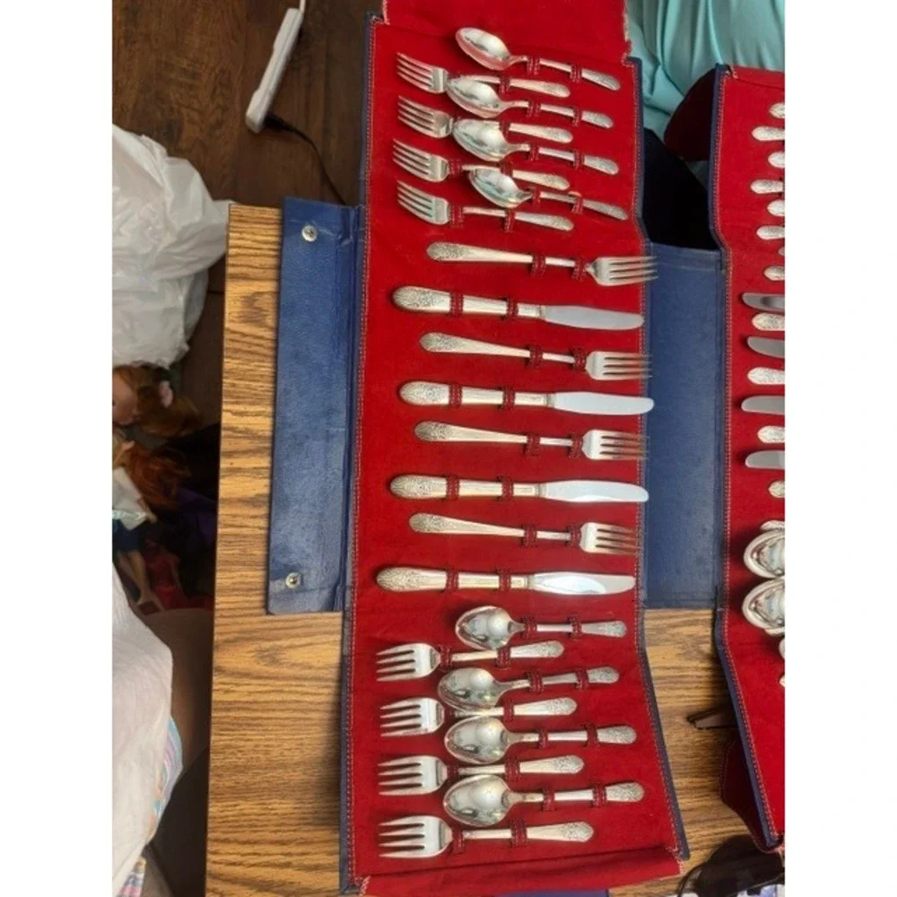 Wm Rogers Mfg Co Silverplate Flatware Set Memory Floral Pattern‎ 50+ Pieces Case